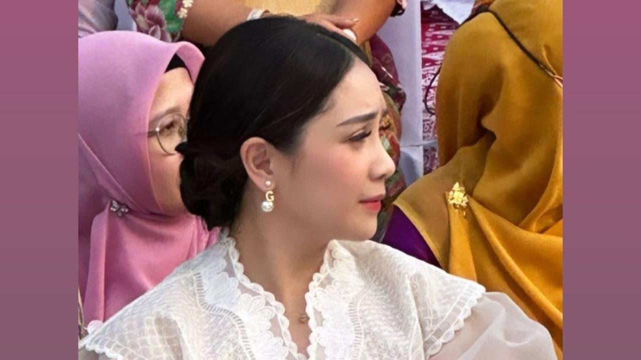 Para netizen juga tak ketinggalan mengomentari penampilan Nagita. Mereka memuji penampilan Nagita yang kelewat cantik.