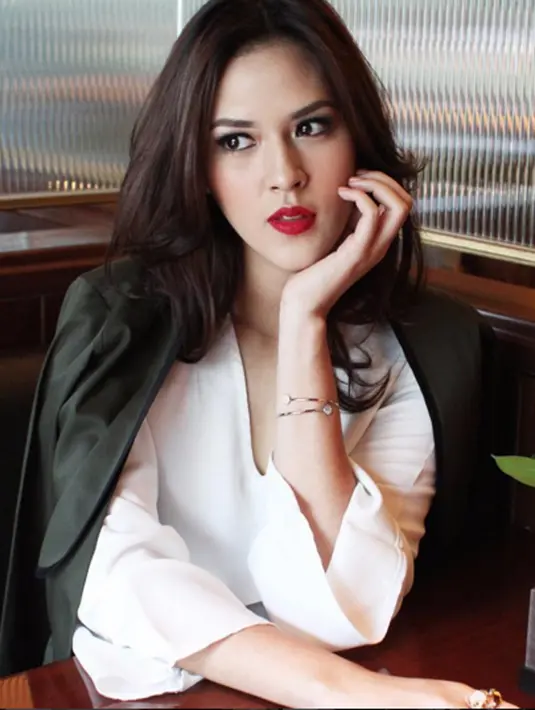 David Foster adalah seorang composer dan musisi handal, Ia sempat menggandeng raisa ke dunia tarik suara serta Raisa pun turut serta dalam konser perdana nya. (via instagram@raisa6690/Bintang.com)