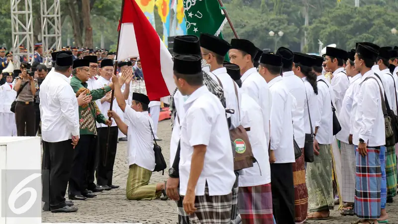 20161022 Wakapolri Komjen Pol Syafruddin Pimpin Upacara Hari Santri Nasional 