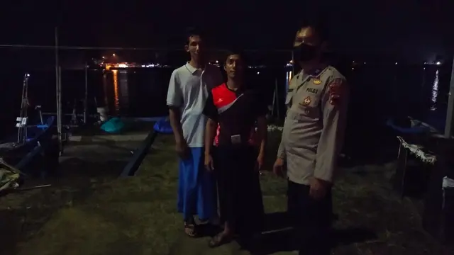 Kapal nelayan terbalik di laut selatan Kebumen, Jawa Tengah. Satu orang dinyatakan hilang. (Foto: Liputan6.com/Humas Polres Kebumen)