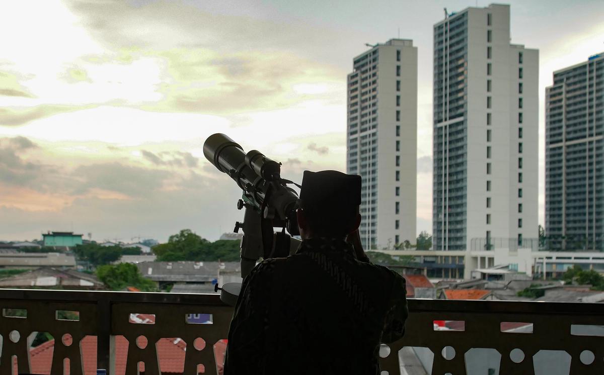 FOTO: Hilal Belum Terlihat di Langit Jakarta Saat Rukyatul Hilal Awal Ramadhan 1447 H