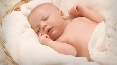 Tidak Membiarkan Bayi Tidur dengan Dot
