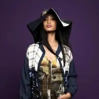 Mengangkat karya fotografi menjadi corak yang dipakai pada koleksi PURANA Spring/Summer bersama Hakim Satriyo.