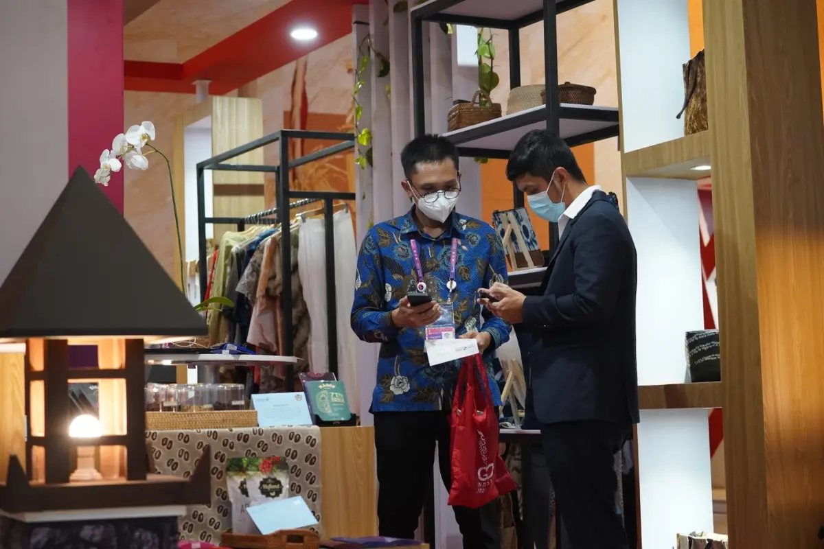 Produk aromaterapi dan spa yang dihasilkan oleh CV Bali Ayu, binaan LPEI, yang juga pelaku UMKM asal Blahbatu, Bali, banyak diminati oleh para delegasi