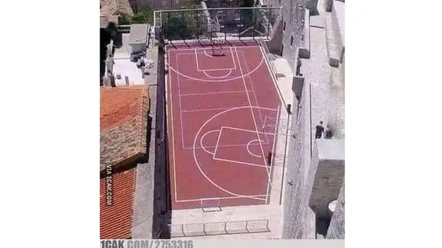 6 Potret Lapangan Basket Ini Nyeleneh, Bikin Geleng Kepala
