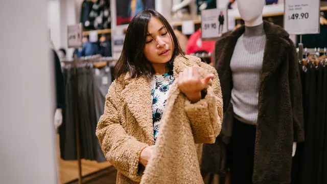 zodiak perempuan belanja