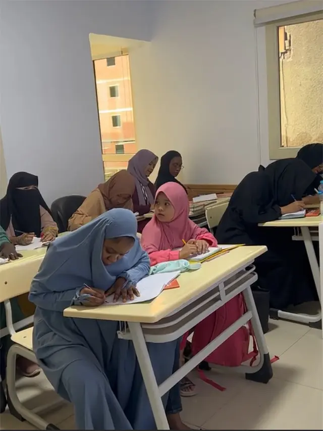 [Fimela] Maryam dan Oki Setiana Dewi