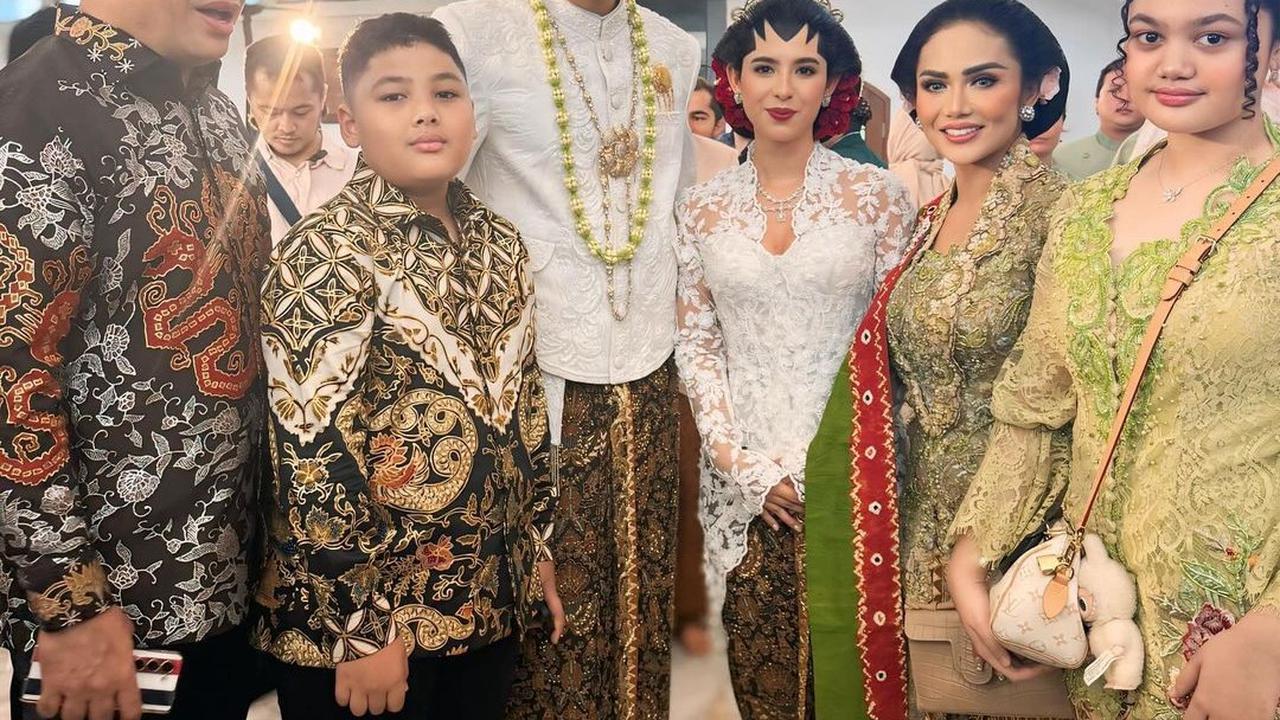 Berwajah Bule, Cantiknya Nadine Kaiser Anak Susi Pudjiastuti di Hari Pernikahannya