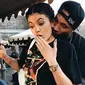 Di akhir pesan yang ia kirimkan untuk Kylie, Tyga mengatakan bahwa ia merindukan Kylie. (Urban Islandz)