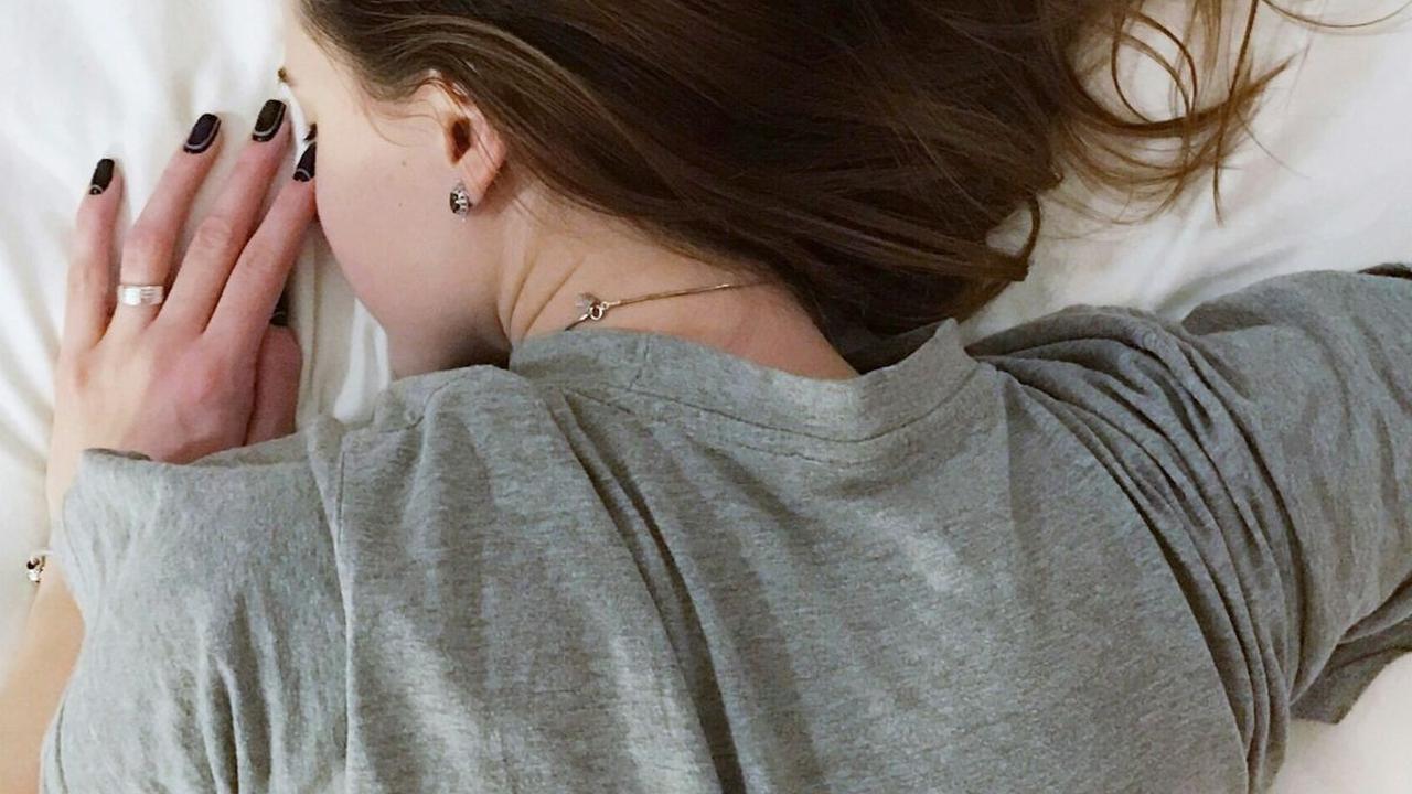 Ini yang Terjadi Jika Kamu Tidur dengan Rambut Basah