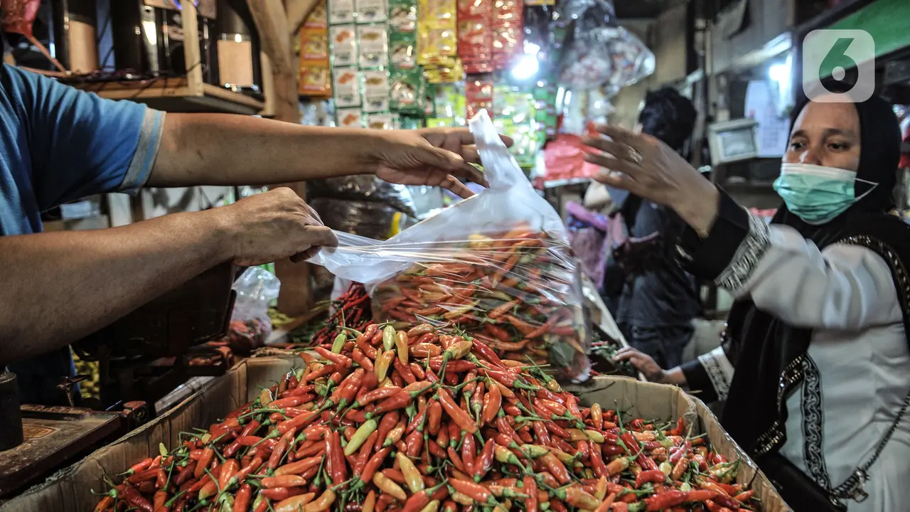 FOTO: Harga Cabai Rawit Merah Tembus Rp 120 Ribu per Kg