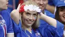 Fans cantik Islandia tengah bersiap menyaksikan timnya berlaga melawan Prancis pada babak perempat final Piala Eropa 2016 di Stade de France, Saint-Denis, Prancis, (3/7/2016). (REUTERS/Carl Recine)