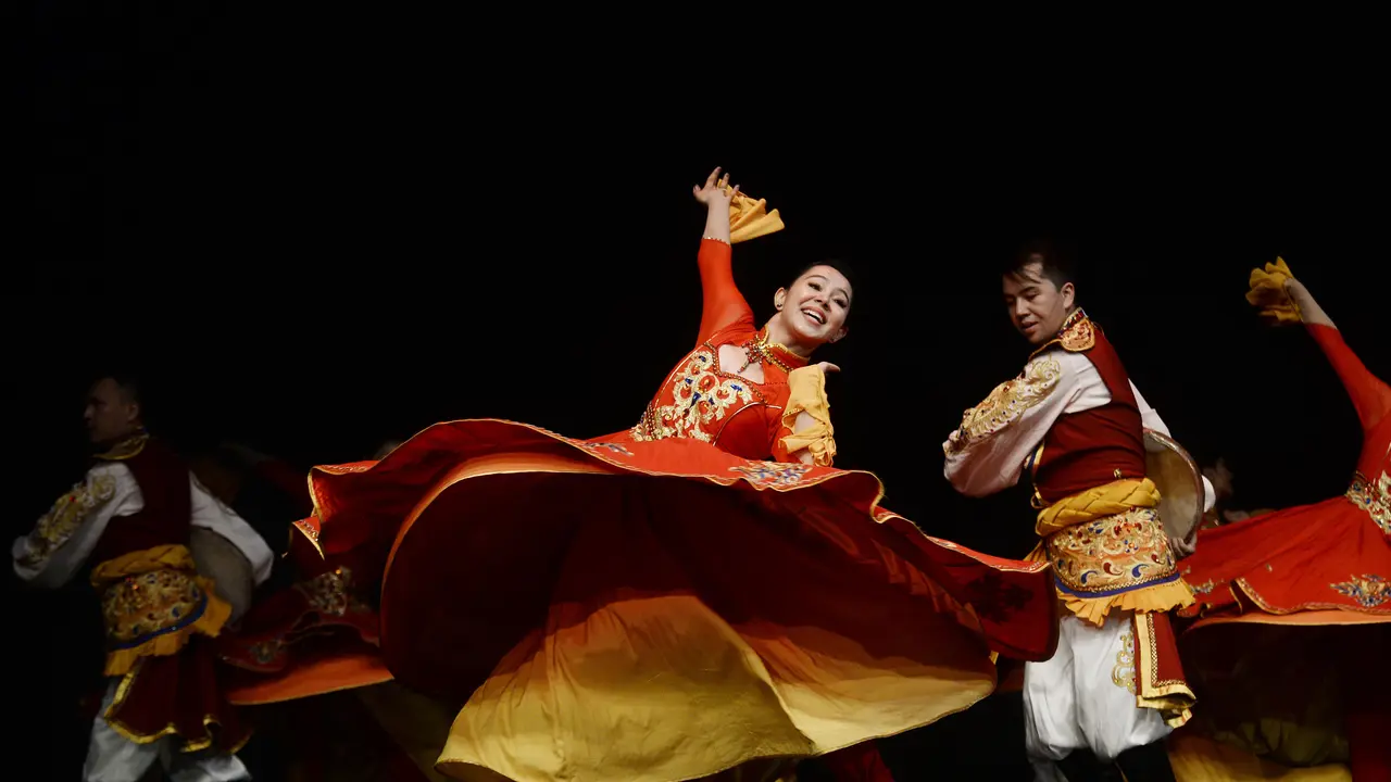 Kelompok seni Muslim Xinjiang meriahkan Festival Hijriah untuk memperingati Tahun Baru Islam 1445 H. (Istimewa)