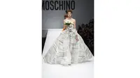 Moschino membuat gaun pengantin dari label nutrisi yang unik.