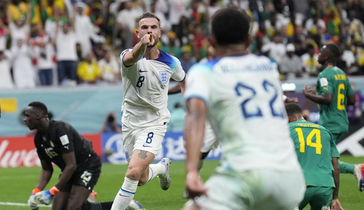 <p>Selebrasi pemain timnas&nbsp;Inggris Jordan Henderson&nbsp;usai mencetak gol ke gawang Senegal dalam pertandingan 16 besar Piala Dunia 2022 yang berlangsung di Al Bayt Stadium, Qatar,&nbsp;Senin (5/12/2022). (AP Photo/Hassan Ammar)</p>