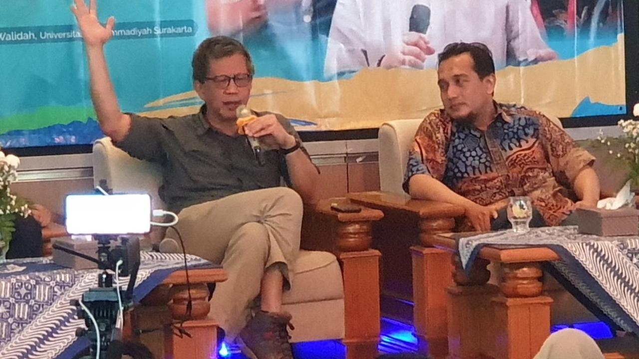 "Itu enggak boleh begitu wartawan. Itu bahaya itu ya. Koreksi ya," sambungnya.