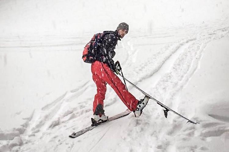 Pembalap Yamaha Tech 3, Jonas Folger, punya cara unik untuk mempersiapkan diri menyambut MotoGP 2018 dengan berlatih di salju. (Instagram/@jonasfolger94)