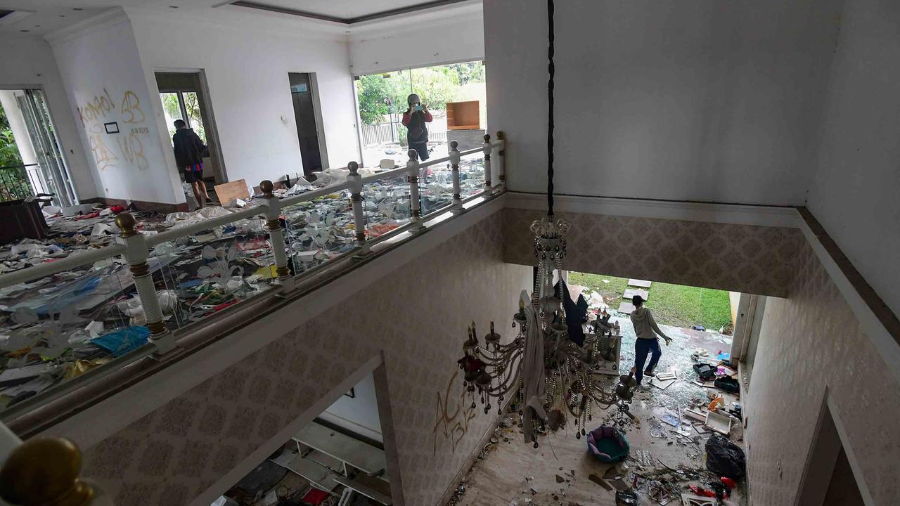 FOTO: Kondisi Rumah Uya Kuya Setelah Amukan Massa Tak Dikenal