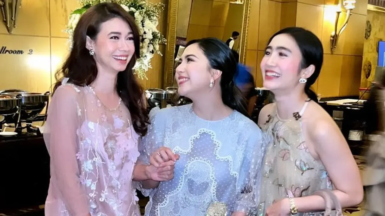 Yuki Kato, Jessica Mila, Febby Rastanty Bertemu di Kondangan
