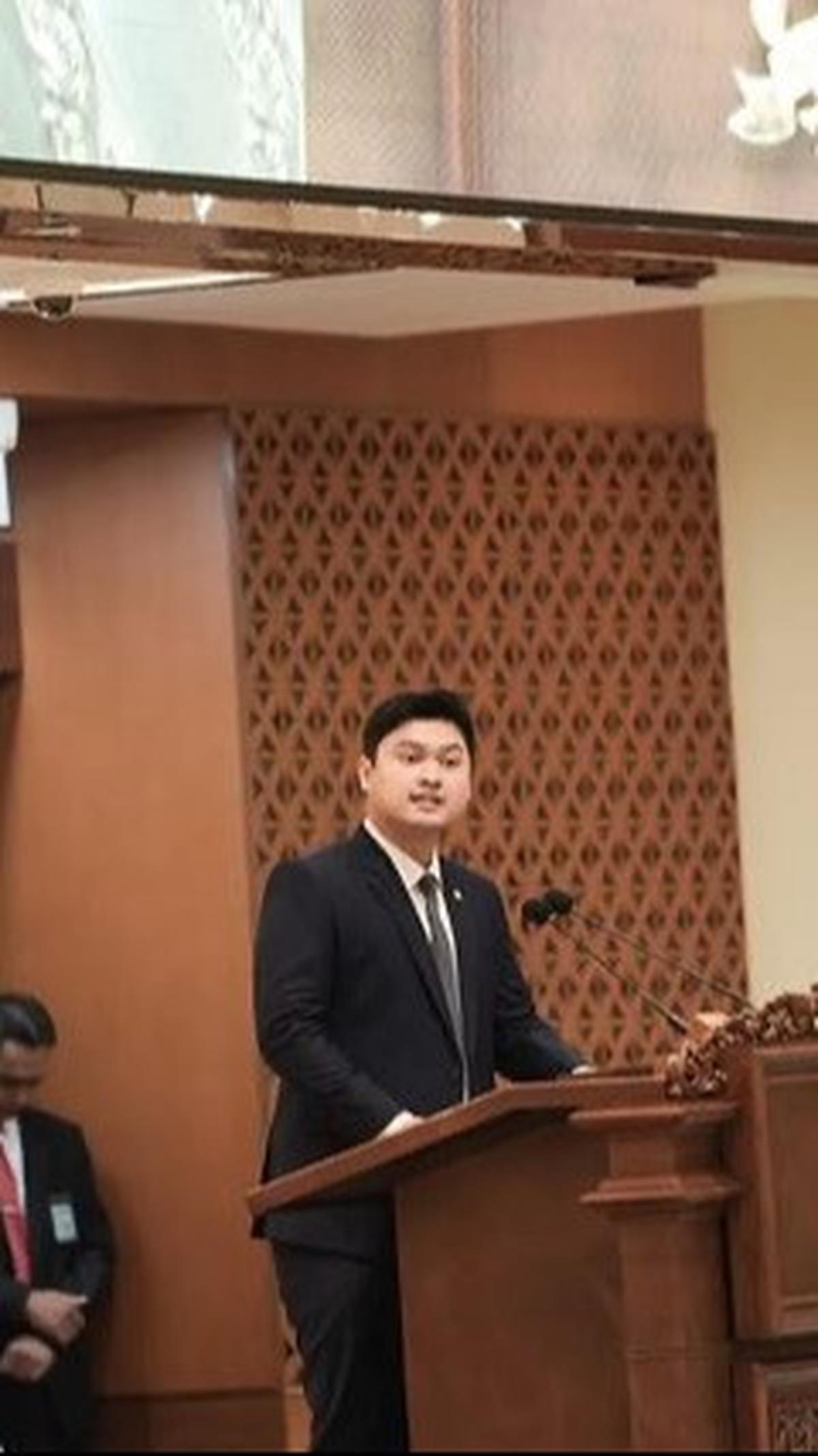 Achmad Dimyati Natakusumah dan Irna Narulita merupakan orang tua kandung Rizki. Achmad juga menjabat sebagai anggota DPR fraksi PKS, sedangkan Irna adalah Bupati Pandeglang saat ini.