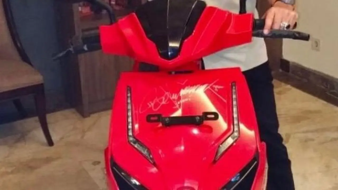 motor listrik Gesits berhasil terjual Rp2.55 miliar dalam konser amal virtual 'Berbagi Kasih Bersama Bimbo'.