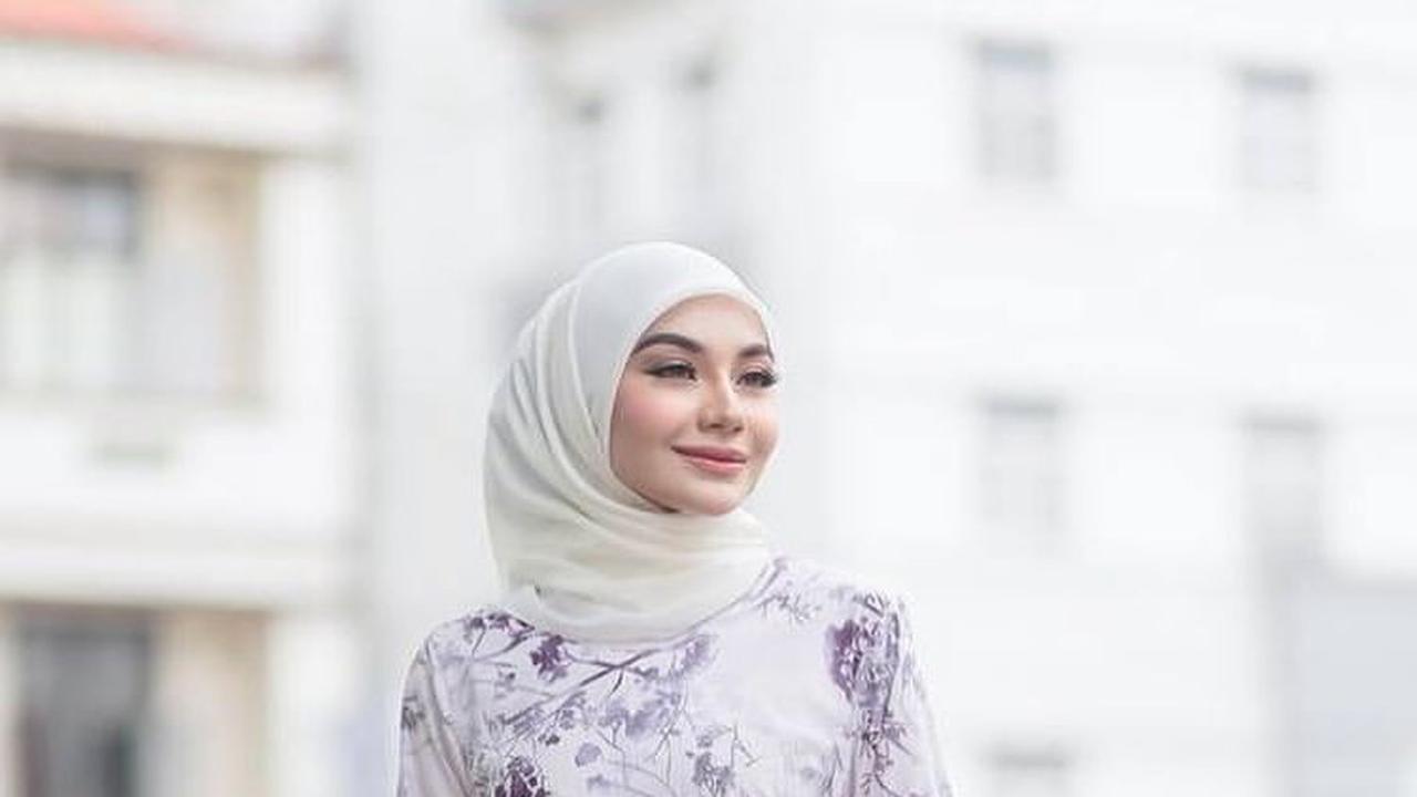 Baju Kurung Melayu Motif Bunga, Bikin Tampilan Lebih Cantik<br>