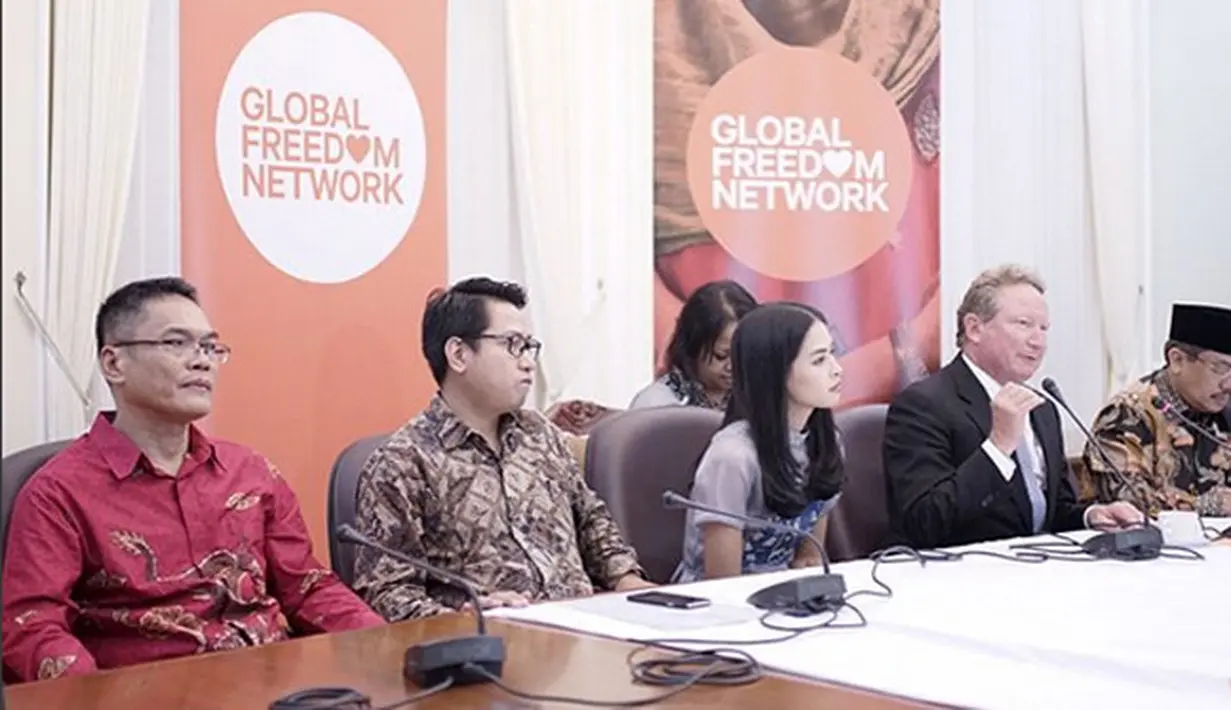 Acara digagas oleh Global Freedom Network (GNF) dan Universitas Paramadina itu menobatkan Maudy Ayunda menjadi Duta Anti Perbudakan Modern. Yang 40 persen korban perbudakan modern anak-anak kecil dan generasi muda. (Instagram/maudyayunda)