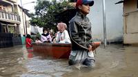 Banjir kembali menerjang wilayah di Dayeuh Kolot, Kabupaten Bandung, Jawa Barat, Senin, 14 Maret 2022. (Liputan6.com/ Saefulloh Komunitas Munding Dongkol)