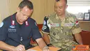 Citizen6, Lebanon: Pemberian Piagam Penghargaan di Ruang VIP Room Sector East Military Police Unit, UN Posn 7-3, Lebanon Selatan ini merupakan bentuk apresiasi yang sangat positif terhadap kinerja seluruh prajurit TNI. (Pengirim: Badarudin Bakri)