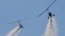 Sejumlah helikopter tampil dalam pertunjukan aerobatik di Wilayah Siziwang, Ulanqab, Daerah Otonom Mongolia Dalam, China utara, pada 21 Agustus 2020. (Xinhua/Darhan)