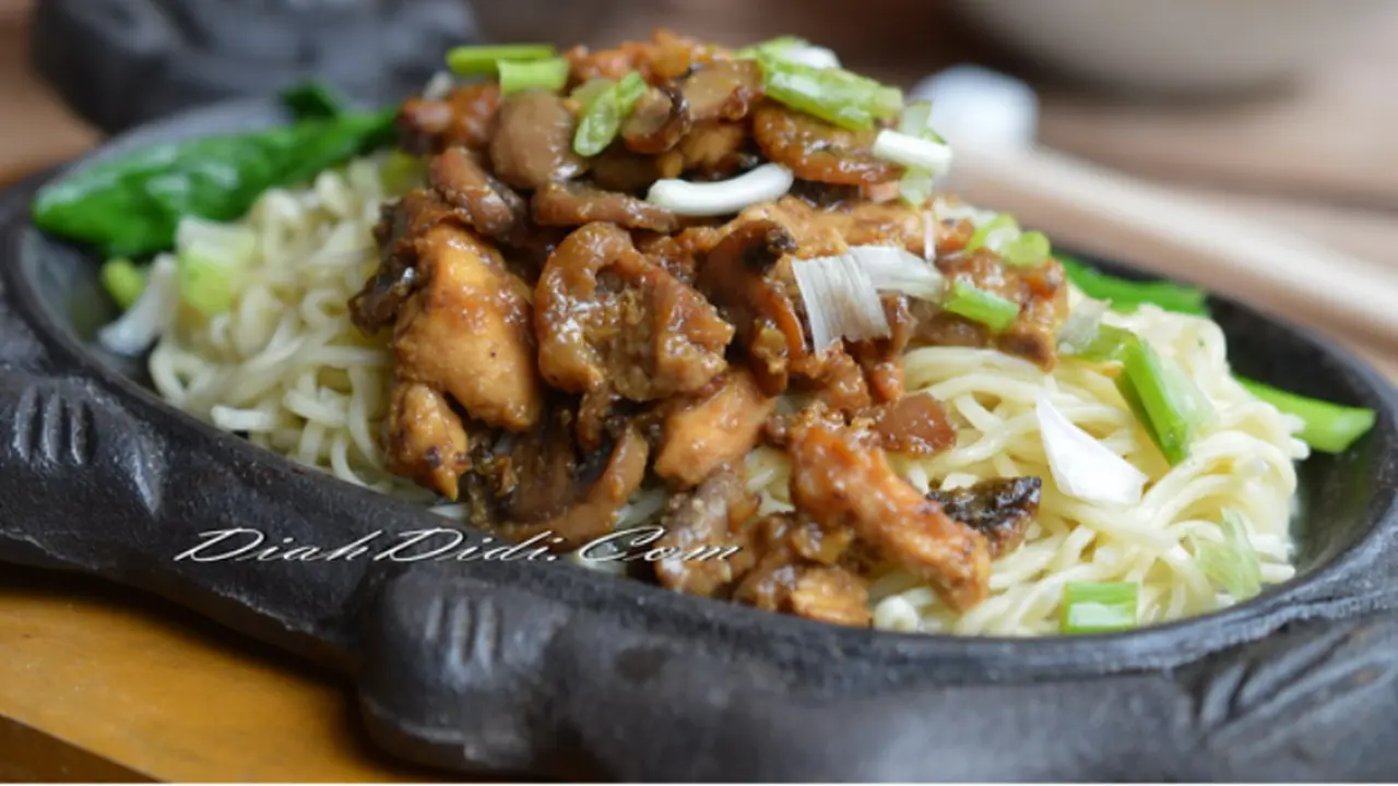 Menu Maksi: Mie Ayam Jamur Hot Plate, Gampang Dibuat ala Resto