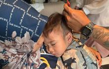 Potret Rayyanza Potong Rambut saat Tidur Digendong Sus Rini, Netizen 'Bangun-bangun Makin Ganteng