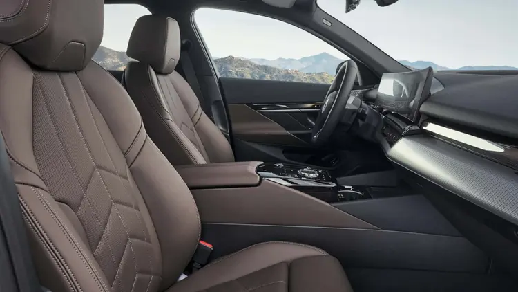 16 Potret Detail 2024 BMW 5-Series, Kini Tersedia Varian Full Electric