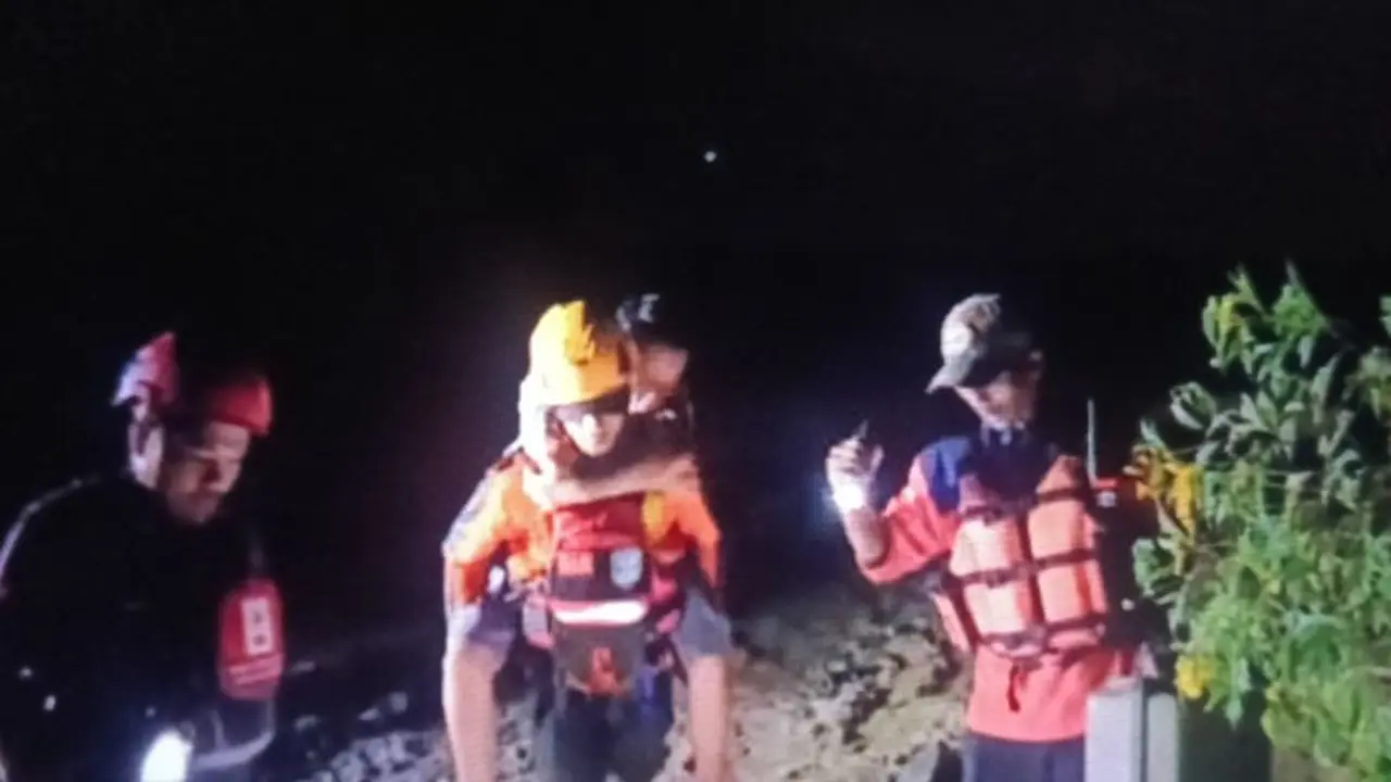 Proses evakuasi warga terdampak banjir.