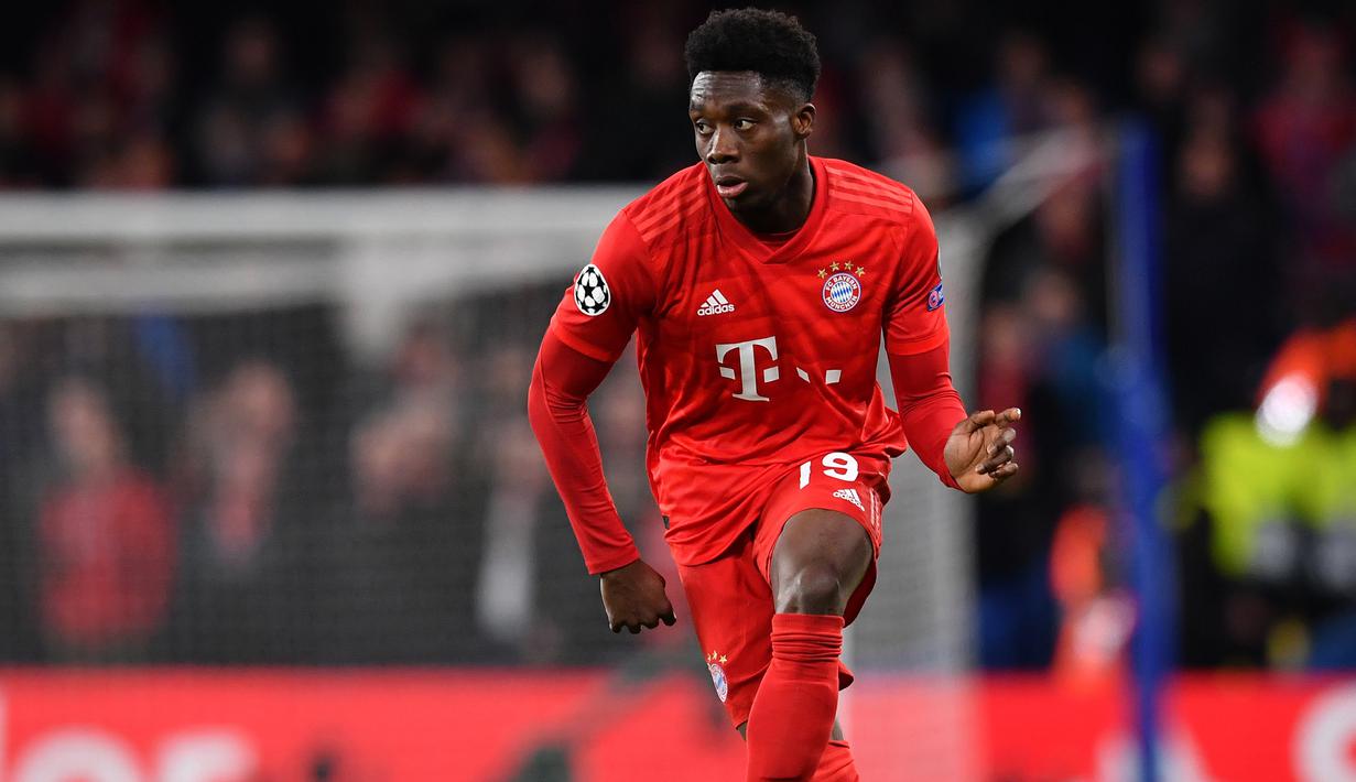 1. Alphonso Davies (Bayern Munchen) - Pemain berusia 19 tahun ini tampil memukau bersama Bayern Munchen saat meraih gelar juara Liga Champions 2019/2020. Alphonso Davies menjadi talenta muda yang mampu berkembang pesat bersama Bayern Munchen. (AFP/Ben Stansall)