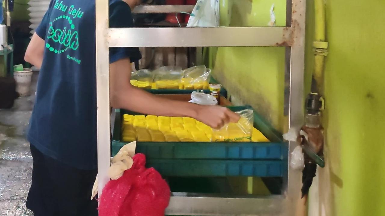 Perajin Tahu Cibuntu Menjerit, Kedelai Rp12.000 per Kg Bisa Picu Mogok Massal