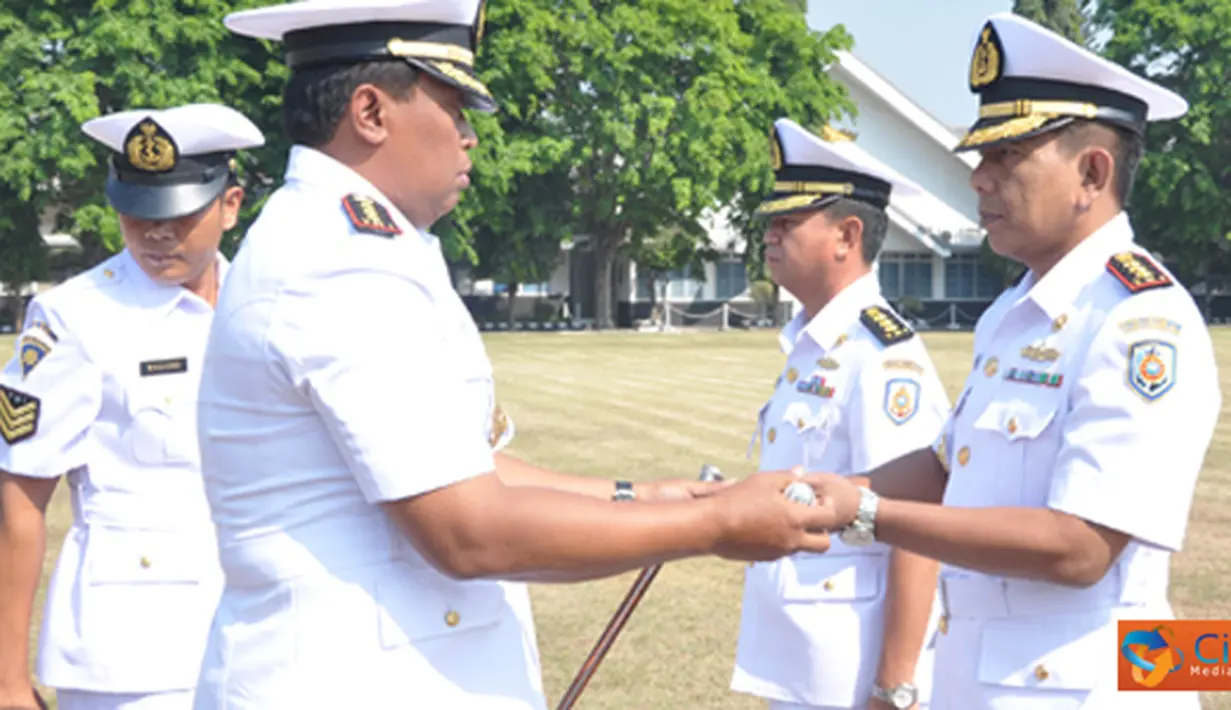 Citizen6, Surabaya: Prosesi serah terima Jabatan yang dilaksanakan dengan upacara militer tersebut, dipimpin Dankodikdukum Kolonel Laut (T) Tri Sunu Prasetyo, di lapangan Laut Seram, Kesatrian Bumimoro, Kobangdikal, Surabaya. (Pengirim: Penkobangdikal)