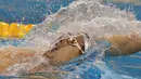 Perenang asal Australia Mitchell Larkin saat final nomor 200m gaya punggung putra pada FINA World Swimming Cup 2015 di Hamad Aquatic Centre, Qatari capital, Doha,Selasa (3/11/2015).  (AFP PHOTO / AL-WATAN DOHA / Karim Jaafar) 