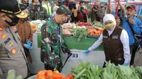 Gubernur Jatim, Khofifah Indar Parawansa bersama Forkopimda Jatim turun langsung meninjau kesiapan pelaksanaan PSBB Malang Raya  (Foto: Dok Istimewa)