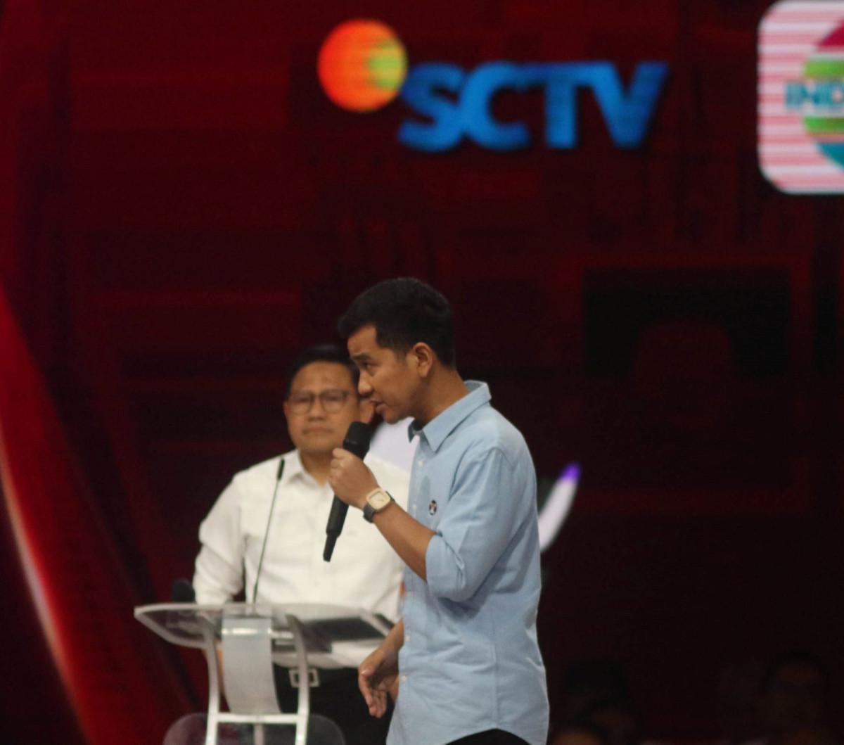 Lalu "nikel", "redistribusi tanah", dan "energi hijau" juga disebutkan sebanyak enam kali di sepanjang acara debat Pilpres 2024 itu.<br>