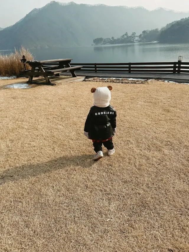 Atta Halilintar mengajak keluarga kecilnya liburan di Korea, potret Ameena bikin netizen gemas