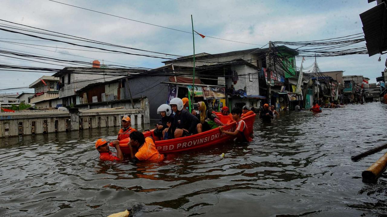 Banjir rob di Muara Angke