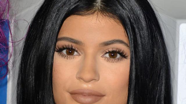6 Foto Kylie Jenner Yang Tak Disadari Telah Diedit Lifestyle