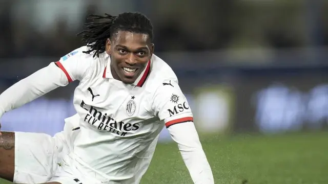 Rafael Leao merayakan gol dalam laga Bologna vs AC Milan di Serie A 2024/2025, Jumat (28/2/2025) dini hari WIB. (c) Massimo Paolone/LaPresse via AP