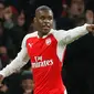 Penyerang Arsenal, Joel Campbell melakukan selebrasi usai mencetak gol kegawang Swansea City pada lanjutan liga Inggris di Stadion Emirates (2/3). Swansea menang atas Arsenal dengan skor 2-1. (Reuters/John Sibley)