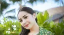 "Aku jadi model, ceritanya jadi wanita Bali," tulisnya [instagram/raffinagita1717]