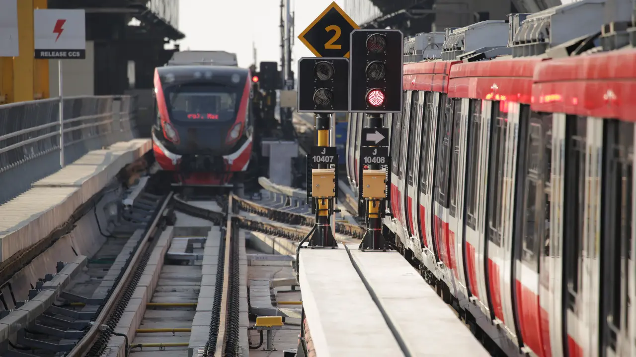 Uji coba penggunaan sistem persinyalan LRT Jabodebek