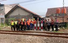KAI Daop 1 Jakarta Perkuat Keselamatan, Lakukan Penutupan Perlintasan Sebidang KAI Serang