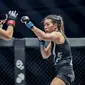 Angela Lee saat tampil dalam sebuah pertarungan One Championship (Istimewa/ONE)