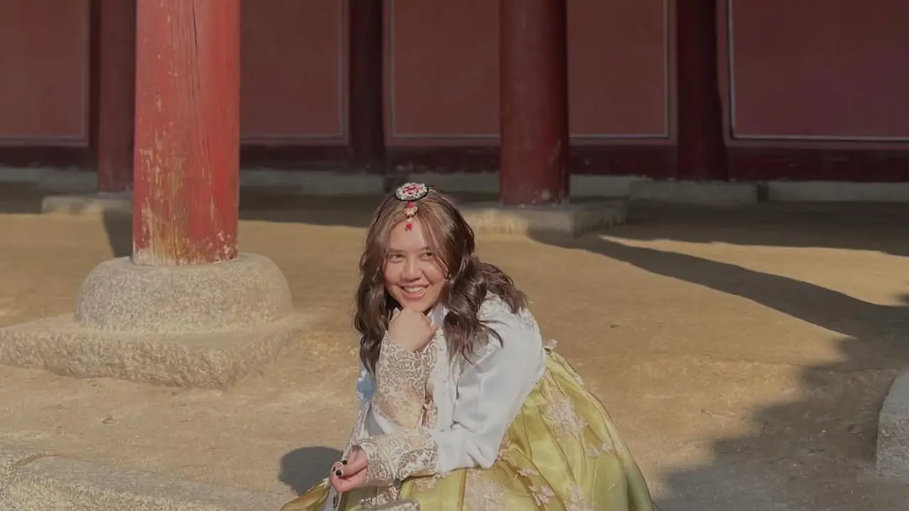 Jadi Eonnie, Gaya Ziva Magnolya Kenakan Hanbok Saat Liburan di Korea